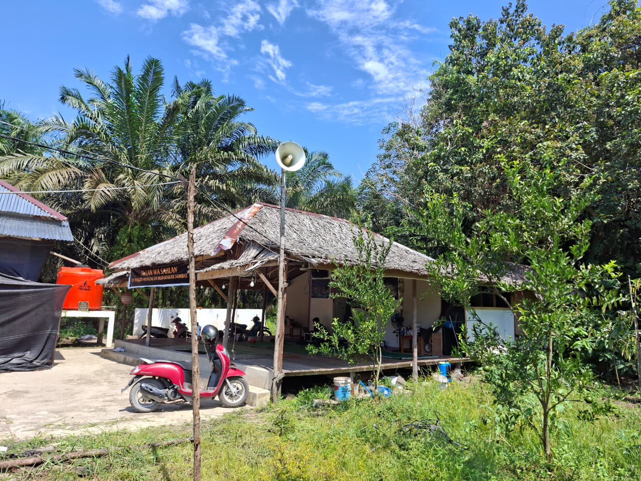 MASJID MUNZALAN MUBARAKAN SAMBAS